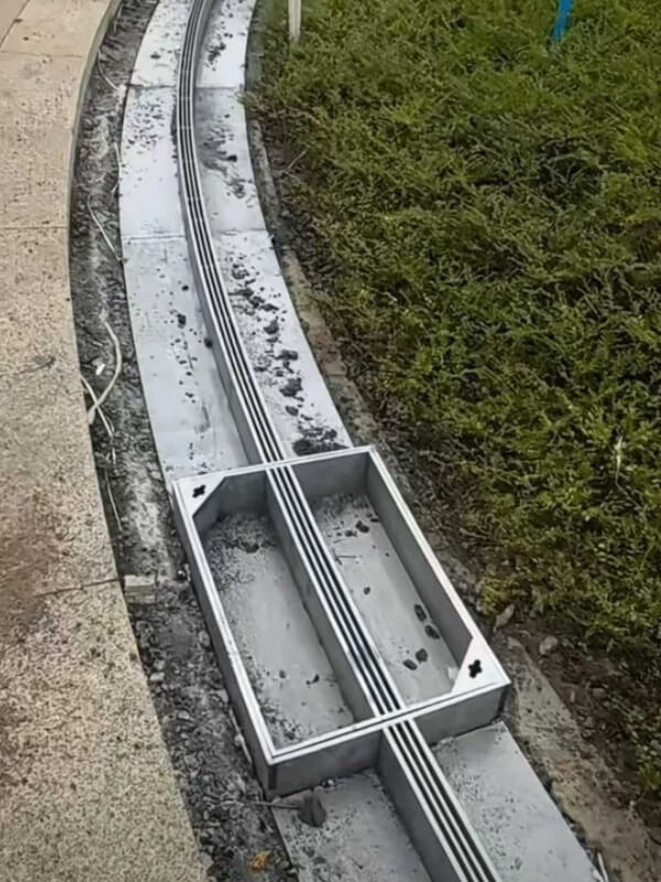 5 curved slot drain.jpg 5 curved slot drain.jpg