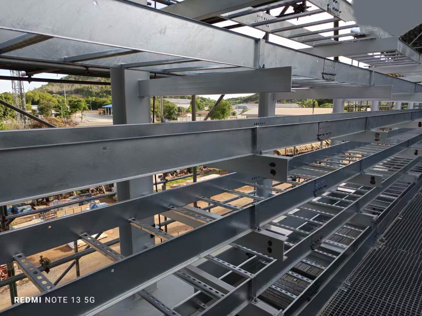 1 cable ladder installtion.jpg 1 cable ladder installtion.jpg