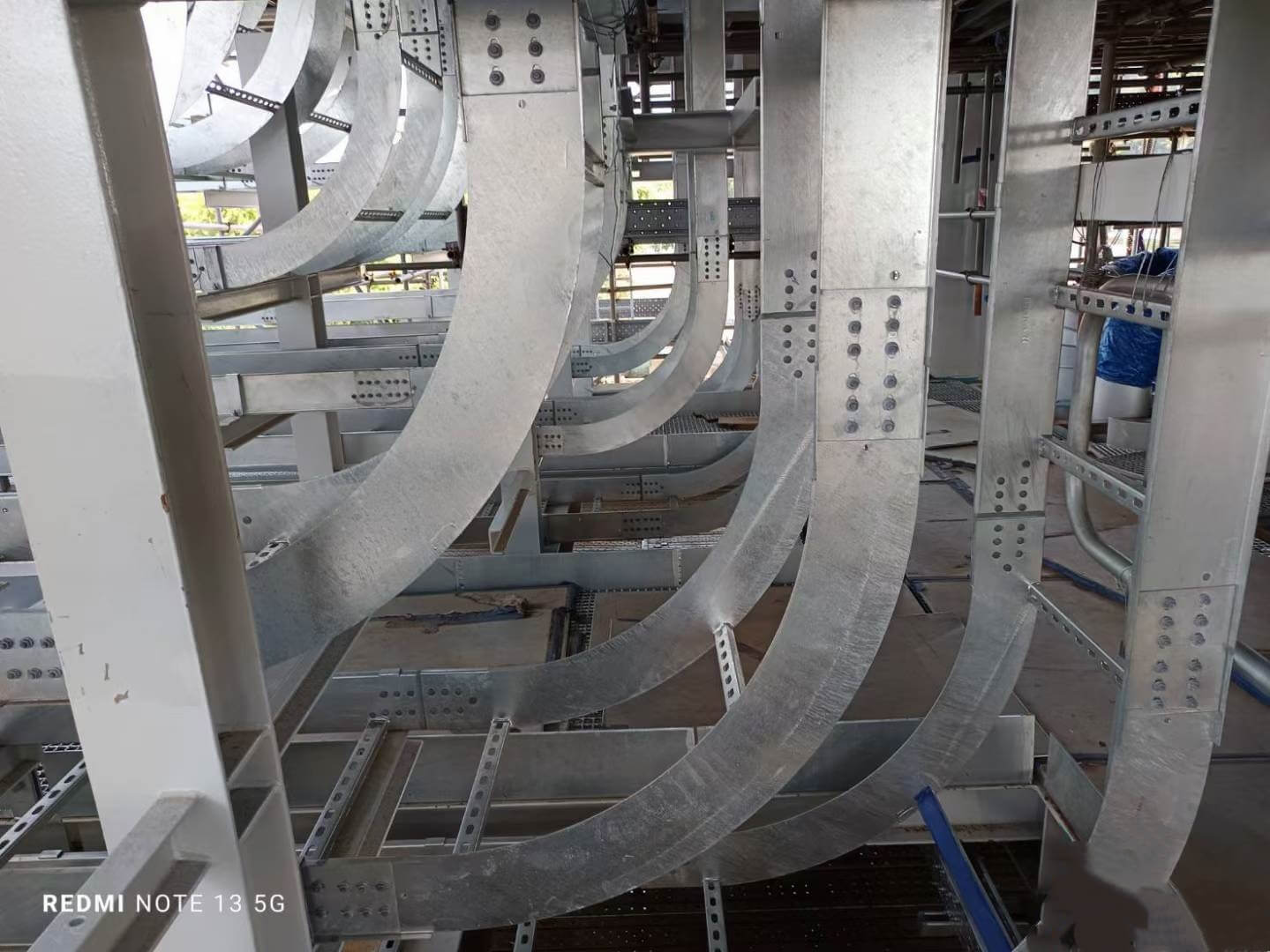 3 cable ladder case.jpg 3 cable ladder case.jpg