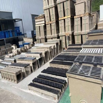 Shallow Polymer Concrete Drainage Channel With Cast Iron Grating Load Class Up To F900
