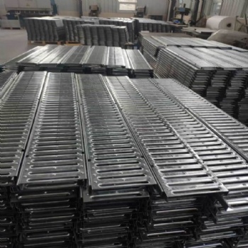 A15 kN Slotted Reinforced Galvanized Steel Trench Drain Stamped Grate